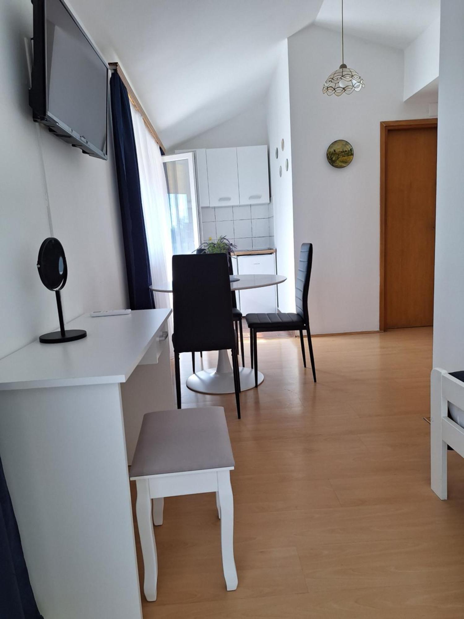 Apartments Kozjan Karlovac Exteriör bild
