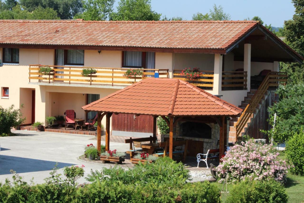 Apartments Kozjan Karlovac Exteriör bild